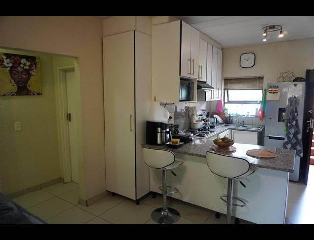 2 BEDROOM APARTMENT FOR SALE IN SUNNINGHILL